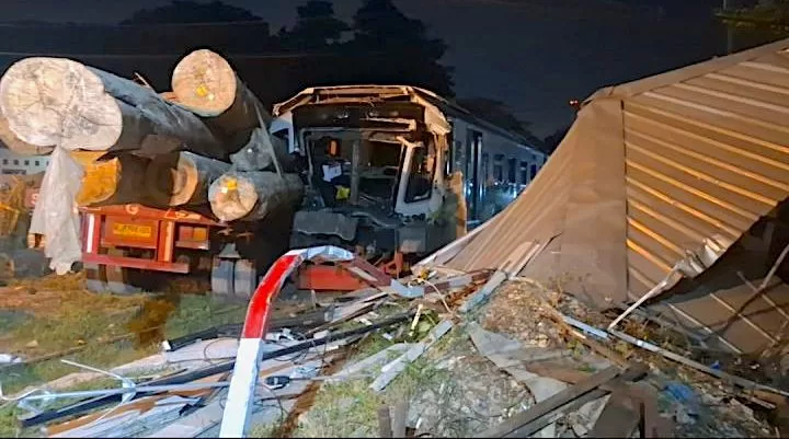 Pascatabrakan Maut, KAI Tutup Permanen Perlintasan di Gresik