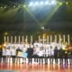 Menteri Pemuda dan Olahraga Republik Indonesia, Dito Ariotedjo berfoto bersama para pemain dan official Jakarta Bhayangkara Presisi setelah menyerahkan trofi juara kategori putra PLN Mobile Proliga 2025 di GOR Amongrogo, Yogyakarta pada Minggu (11/5). Dok.PLN