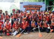 JNE Memperingati Hari Sampah Nasional Bersihkan Sungai Ciliwung