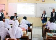 PT JIEP GELAR JIEP GOES TO SCHOOL