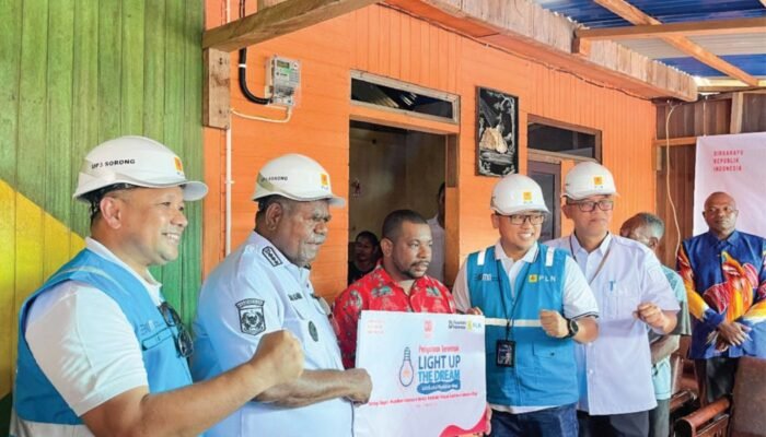 STRATEGI PLN UIW PAPUA DAN PAPUA BARAT HADIRKAN ENERGI BERKEADILAN