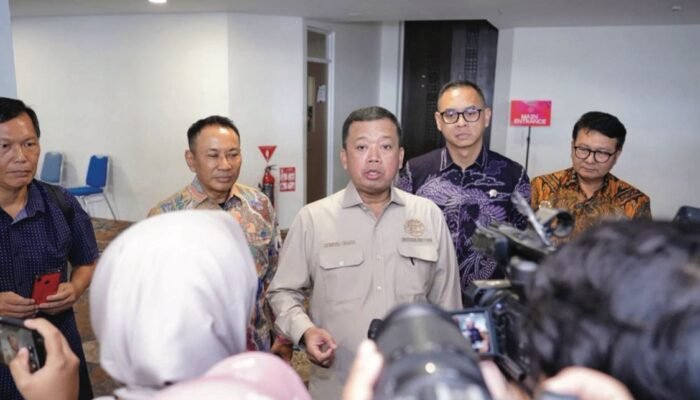 MENTERI NUSRON AKAN EVALUASI TATA RUANG DI SUMATRA PASCABENCANA BANJIR