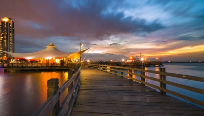 LIBURAN AKHIR TAHUN MENIKMATI SEMARAK JAKARTA DI TEPI LAUT ANCOL