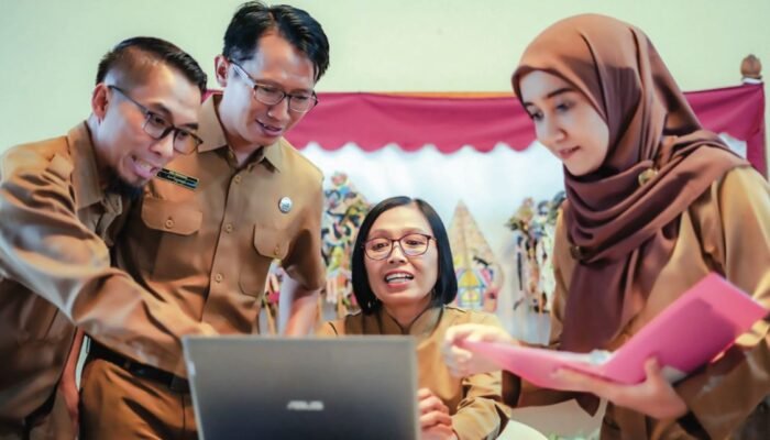 DARMA DITJEN GTKPG MEWUJUDKAN GURU PROFESIONAL HINGGA PELOSOK NEGERI