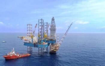 Harga Minyak Naik Hampir 3% Usai AS Kirim Armada ke Iran