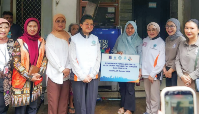 PAM JAYA BERSAMA PKK DKI Bagikan 1.000 Toren Air Gratis