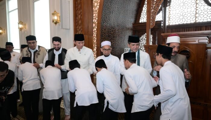 Silaturahmi ke Ponpes Ustadz Adi Hidayat, Menko AHY dan Mentrans Iftitah Kompak Perkuat SDM Unggul