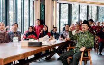 Halalbihalal Gus Ipul dan Seluruh Cleaning Service Kemensos Nyanyikan “NKRI Harga Mati”