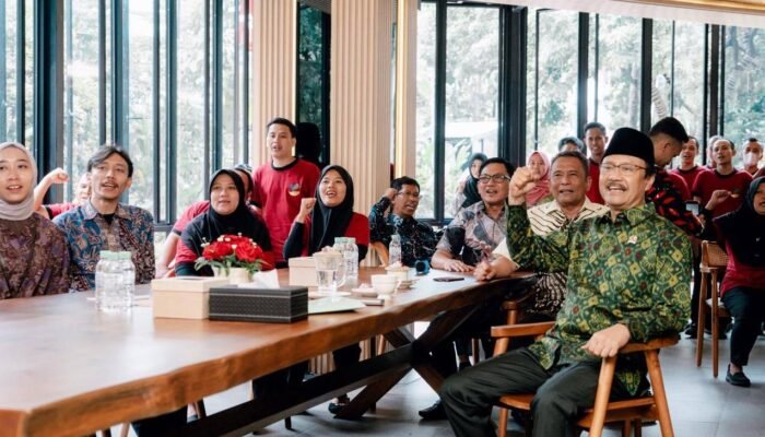 Halalbihalal Gus Ipul dan Seluruh Cleaning Service Kemensos Nyanyikan “NKRI Harga Mati”