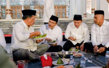 Bersama Ribuan Warga, Mensos dan Mendagri Buka Puasa Bersama di Masjid Raya Baiturrahman Aceh