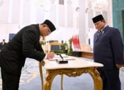 Presiden Prabowo Lantik Hanif Faisol Nurofiq, Mohammad Jumhur Hidayat, dan Hasan Nasbi
