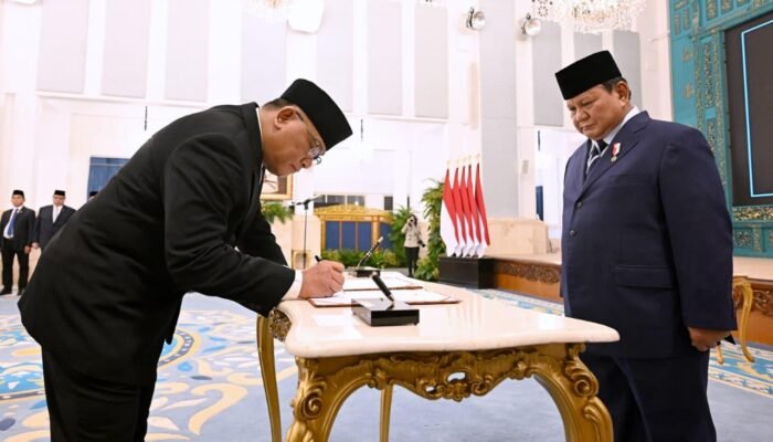Presiden Prabowo Lantik Hanif Faisol Nurofiq, Mohammad Jumhur Hidayat, dan Hasan Nasbi