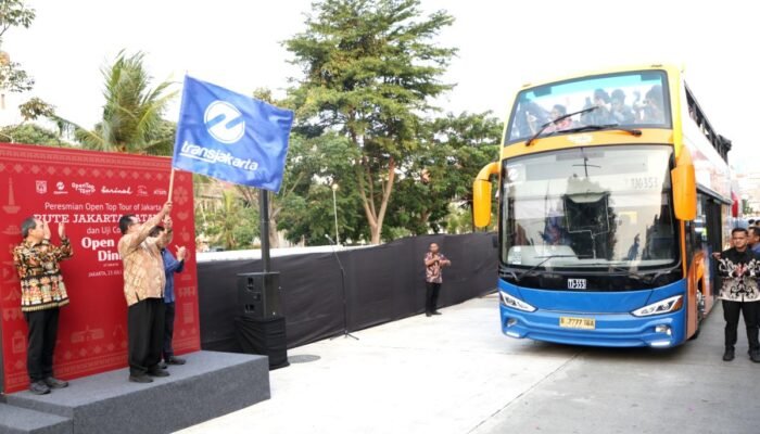 Bus Open Top Tour Jakarta Batavia Resmi Beroperasi