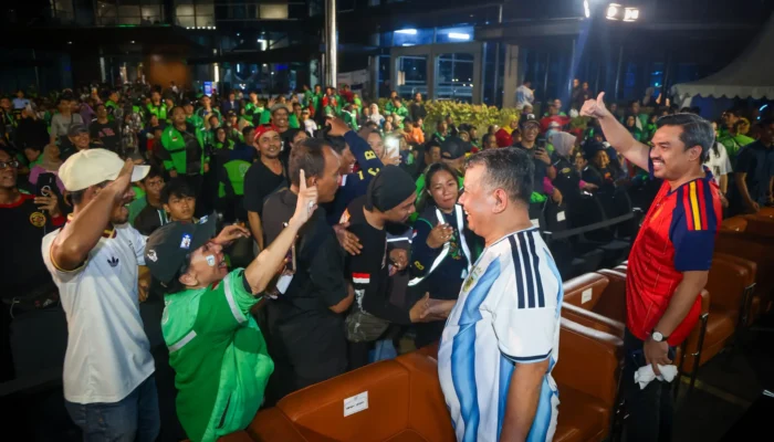 Apresiasi Penggerak Ekonomi Digital, Menteri UMKM Ajak Ojol Nobar Final Piala Dunia 2026