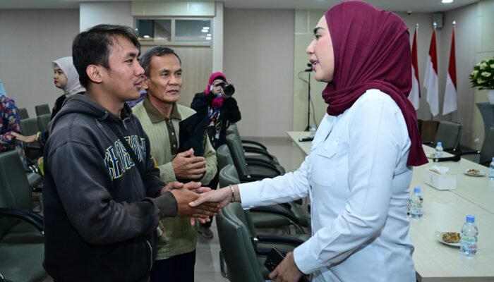 Kunjungi Korban Penyekapan di RSHS Bandung, DPR Pastikan Pemulihan Yuvita Jadi Prioritas