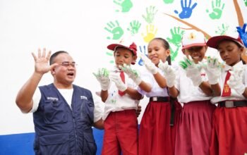 Kala Anak Nasabah PNM Mekaar Berkata “Orang Tua Saya Berjuang di Sawah, Saya Berjuang di Sekolah”