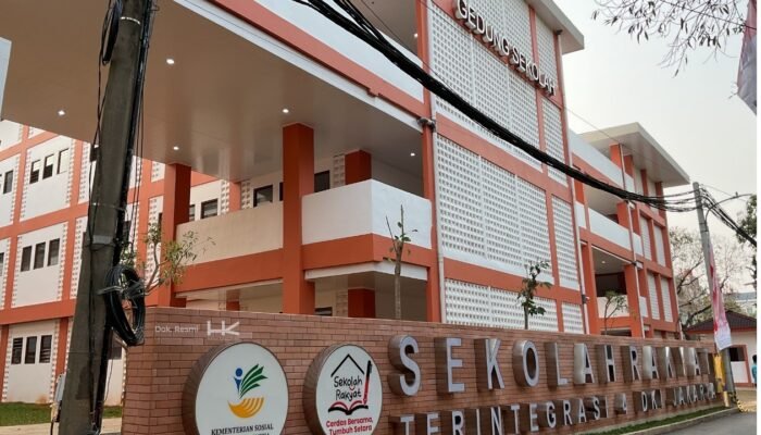 Tinjau Sekolah Rakyat DKI Jakarta, Menteri PU Apresiasi Hutama Karya
