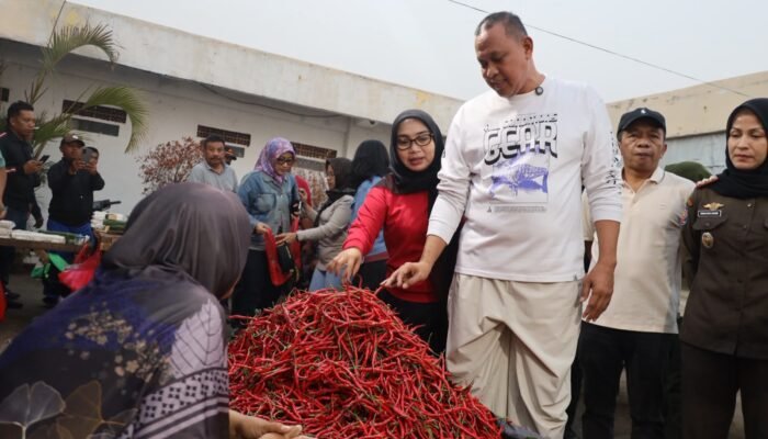 Tinjau Pedagang Pasar Baru, Tri Adhianto: Kanopi, Eskalator dan Lift Barang Disiapkan Bertahap