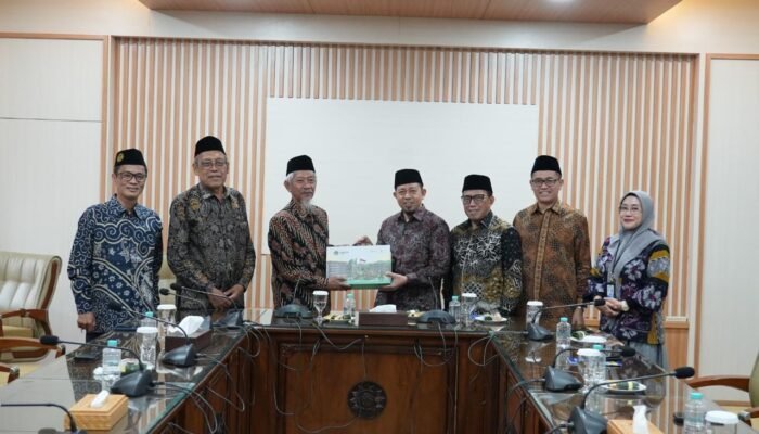 Perkuat Sinergi, Ditjen Pesantren Kemenag dan PP Muhammadiyah Bahas Tata Kelola Data hingga Hari Santri