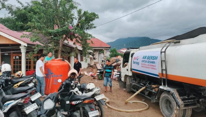 BNI Gerak Cepat Salurkan Bantuan bagi Warga Terdampak Banjir di Padang
